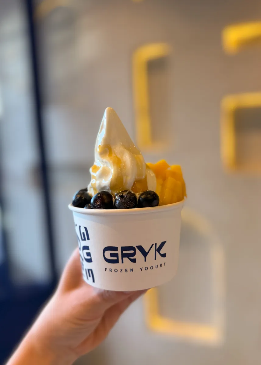 Un Gryk en la mano de un cliente