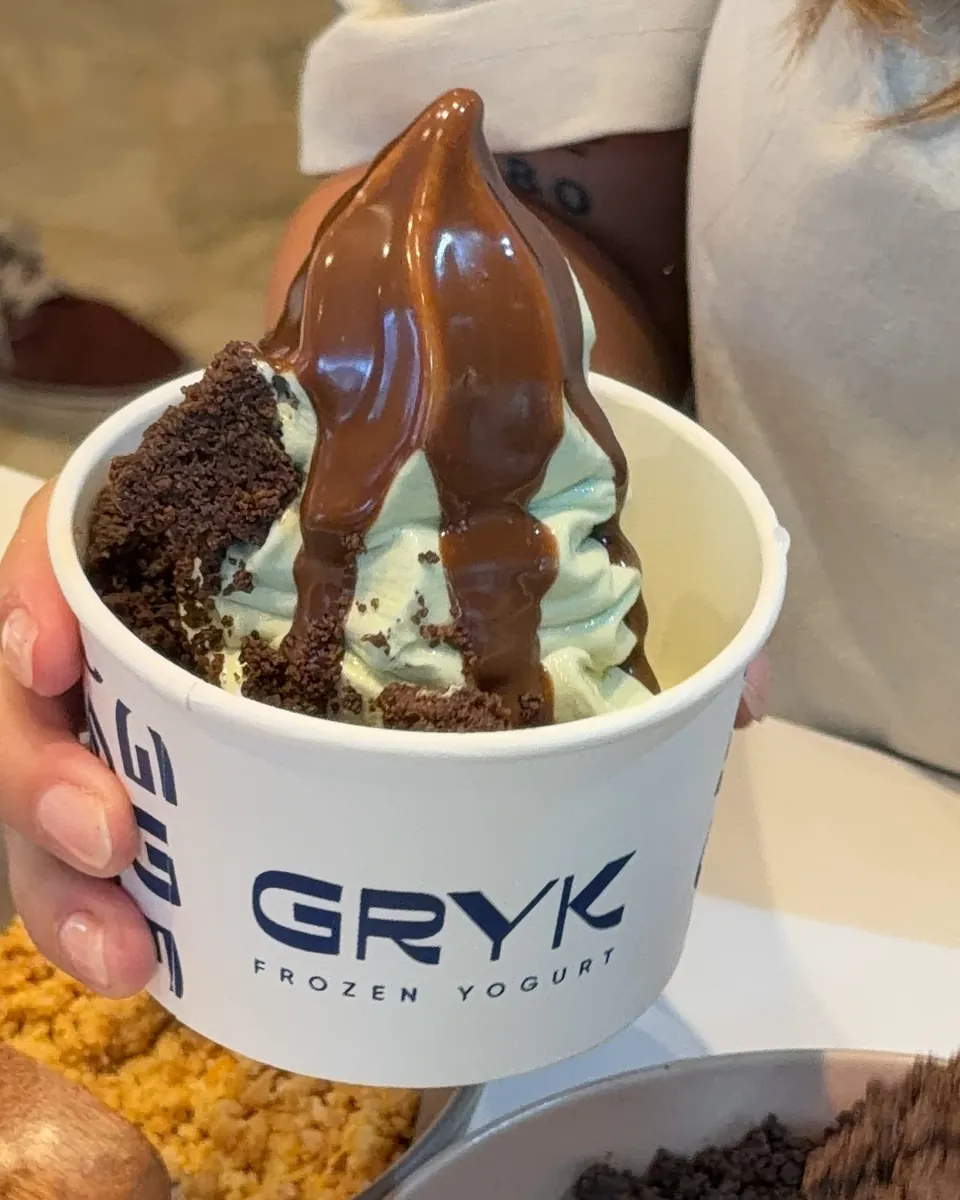 Un Gryk en la mano de un cliente